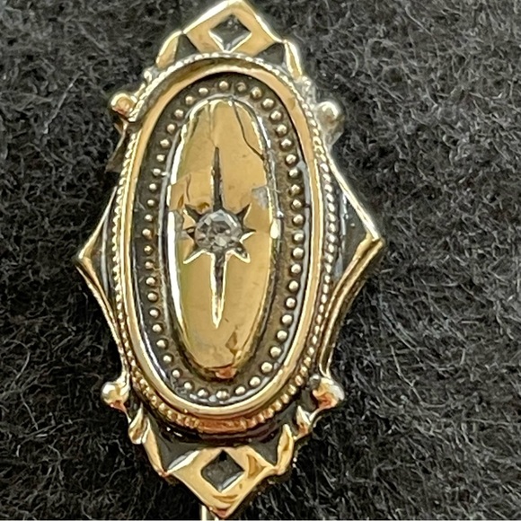 Vintage Avon gold tone stick pin with a crystal in the center - Picture 4 of 6